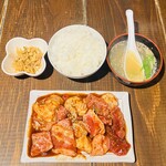 Nikugoya - ランチ肉盛りセット(赤身100g+ホルモン＋豚肉)