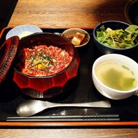 焼肉GROW - 厳選和牛のユッケ丼②