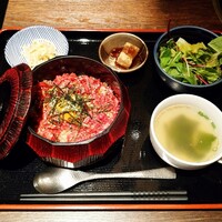 焼肉GROW - 厳選和牛のユッケ丼①