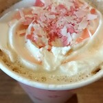 タリーズコーヒー - 桜を連想させるチョコフレーク、キレイね