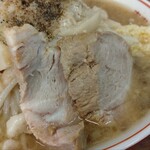 ラーメン二郎 - 旨そうな豚です～