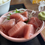 市場食堂 - まぐろブツ　350円