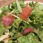 コーヒーとおやつの店 アンドモア - ドレッシングが美味しい新鮮サラ！