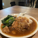 愛群 - 牛バラ肉ご飯