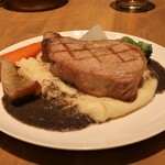 Aux Delices de Dodine - 厚切り豚背肉のロースト　タプナードソース