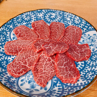 国産黒毛和牛の濃厚な旨味あふれる、極上の焼肉に舌鼓