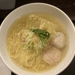麺屋海神 新宿店 - 透き通ってます。