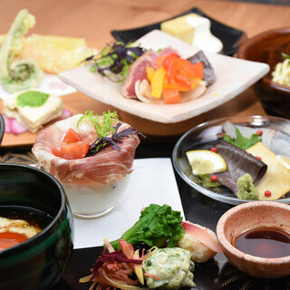 请尽情享用以日式为中心，融合了西式和中式的引以为豪的豆腐皮料理
