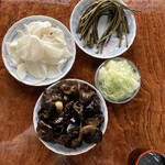 七兵衛そば - 結構大皿での提供、山盛り！