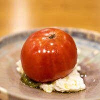 La Stalla - 2023.3 茨城筑西産スーパーフルーツトマト（220℃で2分火を入れて、バジル、松の実、ペコリーノ・サルドを詰めて）と1週間熟成自家製リコッタチーズ