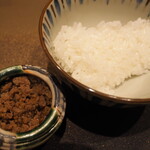 割烹さいお - 釜炊きコシヒカリ＆地鶏そぼろ