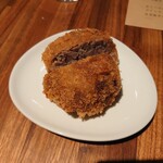 肉と葡萄酒 跳牛 - メンチカツ 肉肉しくしっかり味で美味◎