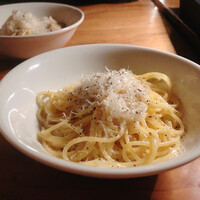 カルネジーオ イースト - 