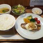 キッチン ブルー グローブ - 姫鯛ボワレクリームチーズソース　ブリュレ