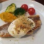 キッチン ブルー グローブ - 姫鯛ボワレクリームチーズソースのアップ
