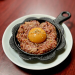 焼肉幸泉 - 炙りユッケ