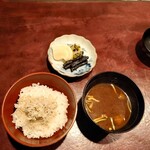 りょうりや 御旅屋 - じゃこご飯と赤だし