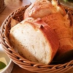 ガーデンレストラン 風舎 - パン（お替り可）
