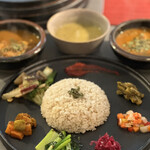 Epice舞 - ３種盛り（Original スパイシーちきんかれー＆金柑とクリームチーズのキーマカレー＆トマトと昆布出汁の薬膳根菜カレー）