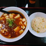 チャイナ厨房 - 令和5年3月 ランチタイム
            日替わりラーメンセット 860円
            マーボーラーメン、ミニ焼き飯