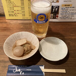 食事処 居酒屋 こまつ - お通しとビール