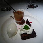 ザ キッチン サルヴァトーレ クオモ - 2013.6.29　ドルチェ りんごと紅茶のゼリー　ミルクアイス　ブラウニー