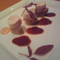 銀座 シェ・トモ - 若鶏の胸肉の真空蒸しともも肉のグリル