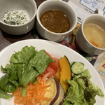 スイーツパラダイス - 野菜スープ、甘口キーマカレー、海苔塩、サラダバー、温野菜