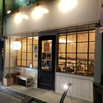 Kiraku - キャーーーなんか素敵な店ぢゃん！
                        
                        屋号しか知らんかったから、和な店かと思ってたら。
                        
                        
                        カフェみたいな感じ。
                        
                        
                        
                        でも匂って来るよ　お好み焼きのイイにほひ♪
                        
                        
                        