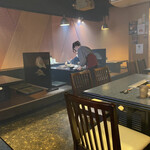 焼肉 星陽 - 店内は少し煙が充満してる