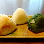 鳴子の米プロジェクト むすびや - 料理写真:生姜混ぜ込み＆塩むすび＆青菜