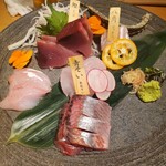 酒と肴と蕎麦 サカナケンキュウジョ - お刺身五種盛り