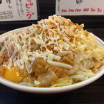 大盛軒 - 汁なし+肉マシ　コールは全部(ヤサイ、ニンニク、ネギ、アブラ)とガリマヨ