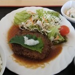 CAFE ポピー - 料理写真:和風ハンバーグ定食。まぁ、家庭の味ですかね