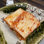 焼肉 拍手喝采 - 酸味あるキムチ