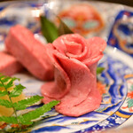 焼肉 拍手喝采 - 盛り付けも美しい