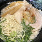 壱角堂 - こってりとんこつらぁ麺のアップ