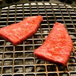 焼肉 拍手喝采 - ここのお肉全部焼き上がり早いです。見張り！