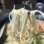 壱角堂 - 麺のリフトアップ