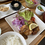 ワイズ カフェ - 