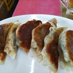 中華料理 萬福 - 焼き餃子。