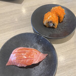 九州寿司 寿司虎 Aburi Sushi TORA - 手前熟成大とろ  奥カリフォルニアロール