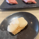 Kyuushuuzushi Sushitora Aburi Sushi Tora - 塩レモン ほたて