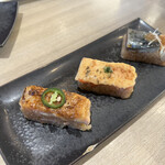 九州寿司 寿司虎 Aburi Sushi TORA - 炙り3種 サーモン、海老、鯖