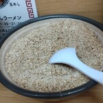 江ちゃんラーメン - ゴマ…これが良い味出すのよ♪