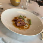 プレスキル - 鴨肉のロティは、火入れが秀逸でロゼ色の肉が食感良くて臭みも無く、オレンジで代用したビガラードソースかな？クミンの香りがたまにふわっと香り、ボリュームあってガチうま。