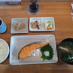 焼魚と家庭料理　つばき食堂 - 焼き鮭定食
