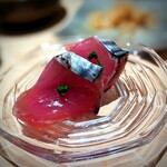 千葉たかおか - キタコレ！！高岡米の藁で燻した、銚子の鰹。葱の香りがベストマッチ。賑やかないつものメンバーも唸ります。