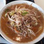 Ramen Hausu Hacchin - 炒め野菜とひき肉たっぷり！