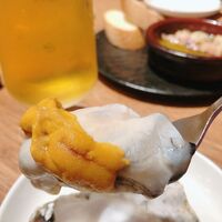 Seafood bar Ermitage 横浜鶴屋町店 - 雲丹の牡蠣載せ。ヤバイ♡